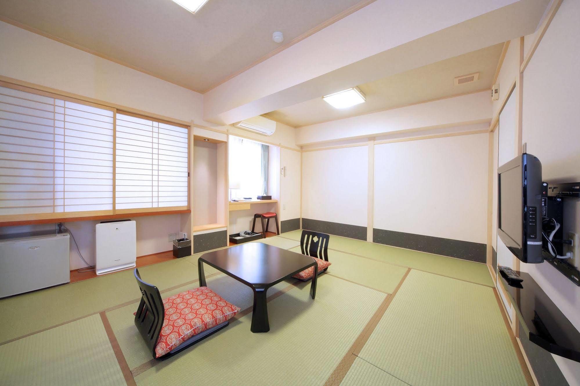 Hotel Chatelet Inn Kyoto Bagian luar foto